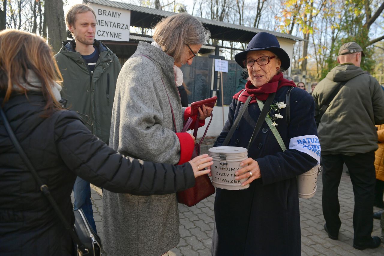 Wszystkich Świętych 2019. Imponujący początek kwesty na Starych Powązkach