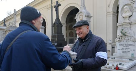 Wszystkich Świętych 2019. Kwesta na Powązkach podliczona. Rekordowa kwota
