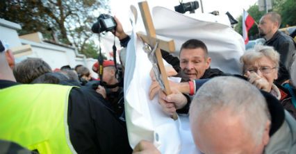 Przepychanki na Starych Powązkach