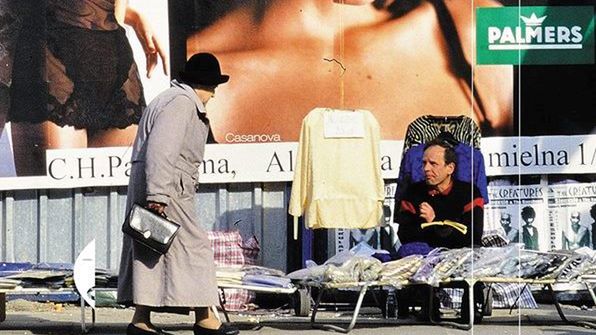 Okładka książki "Niepowtarzalny urok likwidacji. Reportaże z Polski lat 90."