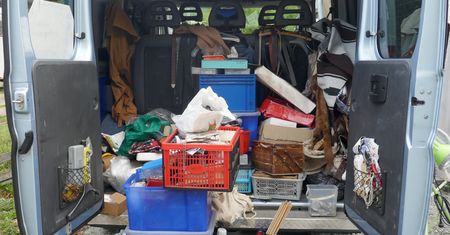 Francja. 2-letnia dziewczynka od urodzenia żyła w bagażniku