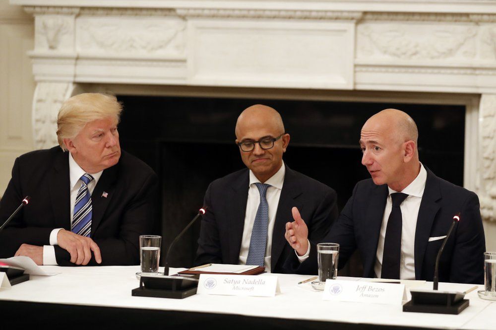 Jeff Bezos kontra Microsoft. Amazon powalczy o kontrakt wart 10 mld dolarów