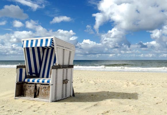 Zniknęły z Trójmiasta, ale ciągle można je spotkać nad Bałtykiem. Plażowe kosze to symbol wakacji