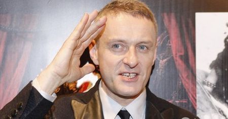 Jacek Poniedziałek wystąpi w kolejnej edycji "Tańca z gwiazdami"? Producenci chcą, by zatańczył z mężczyzną!