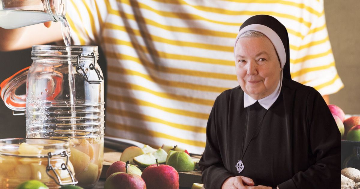 Tak ocet jabłkowy robi siostra Anastazja. Jest sto razy lepszy od sklepowego i prawie nic nie kosztuje