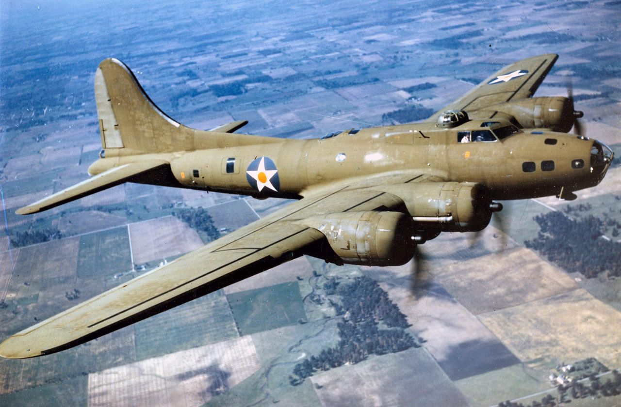 Stany Zjednoczone. Bombowiec B-17 rozbił się w Hartford. Wiele osób zginęło
