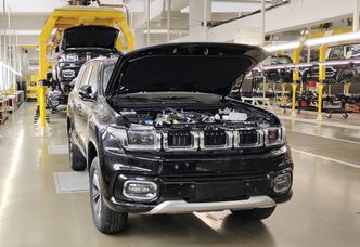 Gigant, do którego należy m.in. Fiat i Opel, częściowo wstrzymuje produkcję w Europie