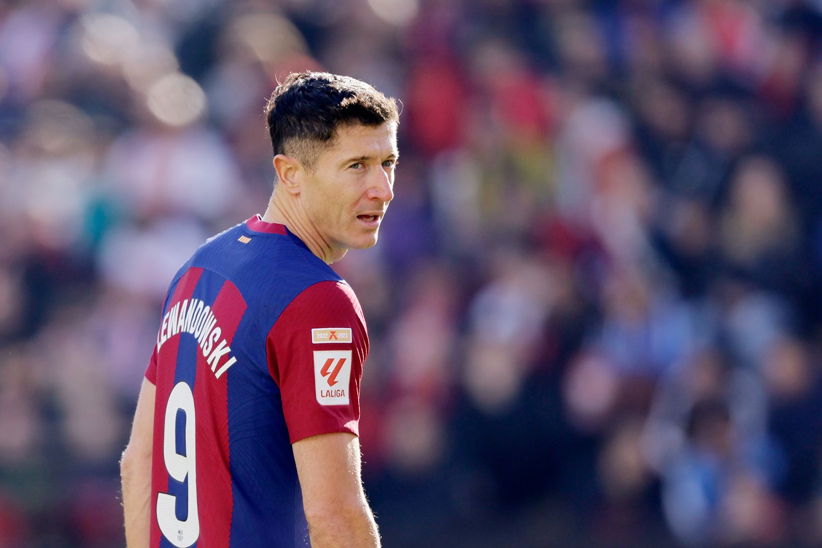 MADRID, SPAIN - NOVEMBER 25: Robert Lewandowski of FC Barcelona  during the LaLiga EA Sports  match between Rayo Vallecano v FC Barcelona at the Campo de Futbol de Vallecas on November 25, 2023 in Madrid Spain (Photo by David S. Bustamante/Soccrates/Getty Images)