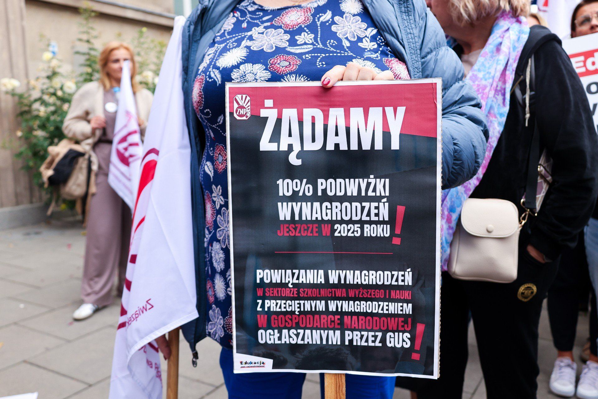Główne postulaty protestujących pracowników oświaty.