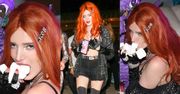 Coachella 2019: Bella Thorne zajada się piankami w basenie dla dzieci...