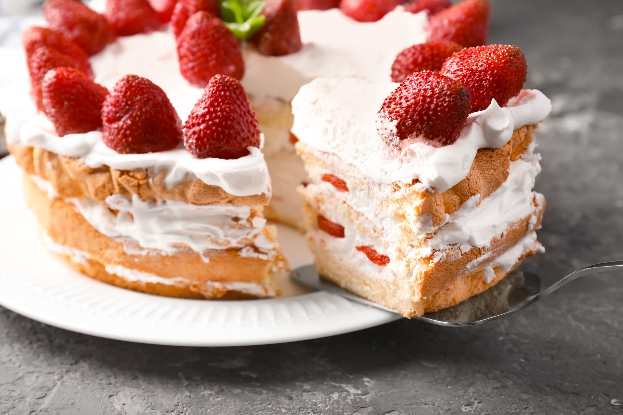Tort z truskawkami