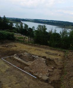 Odkrycie archeologiczne pod Olsztynem. Odsłonięto fragmenty murów