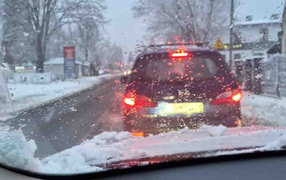 Zielona Góra: Atak zimy, ślisko na drogach, policja interweniuje przy kolizjach