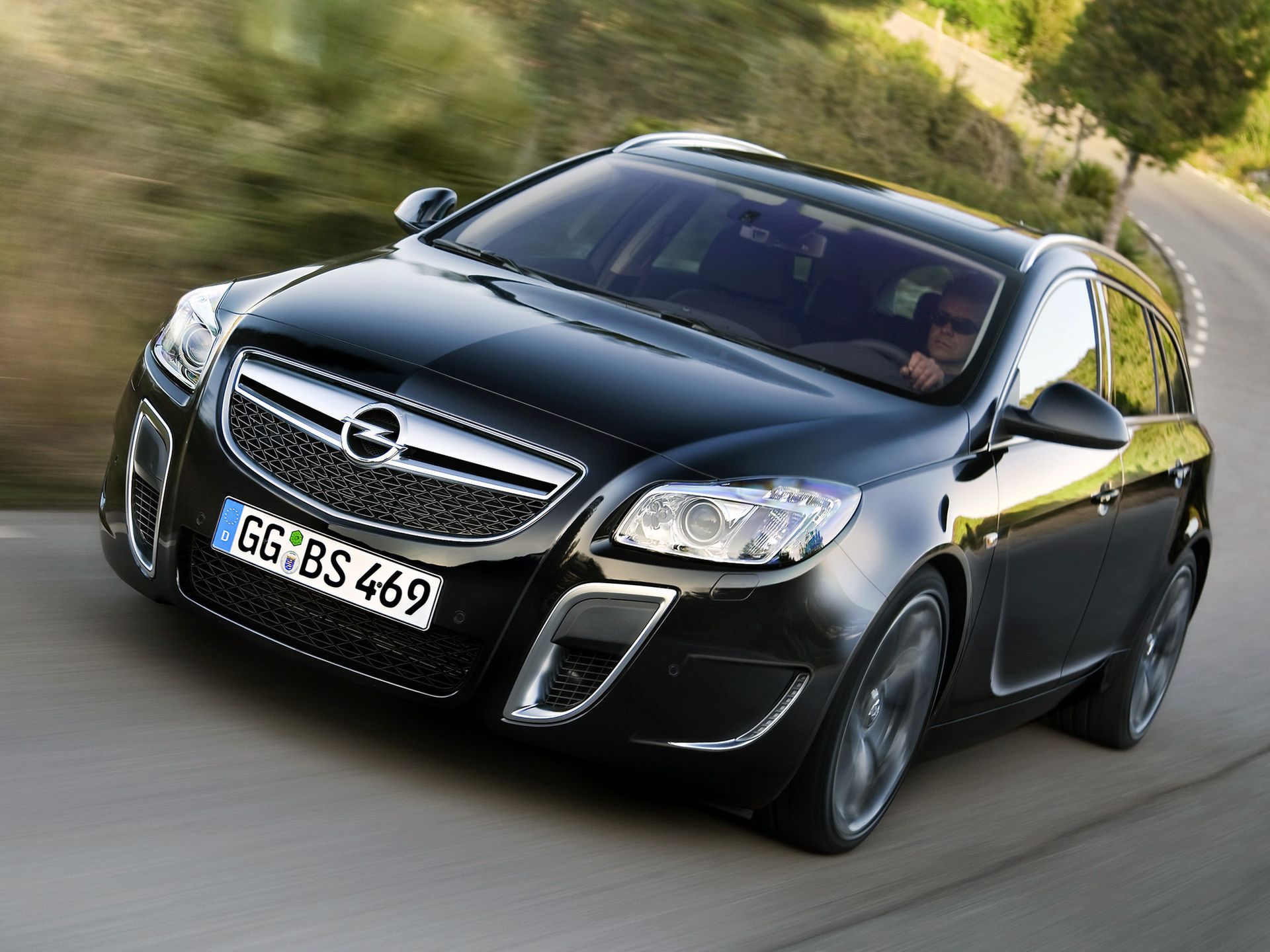 Potężny, ciężki i mocny Opel Insignia OPC nie znalazł się tu przypadkowo