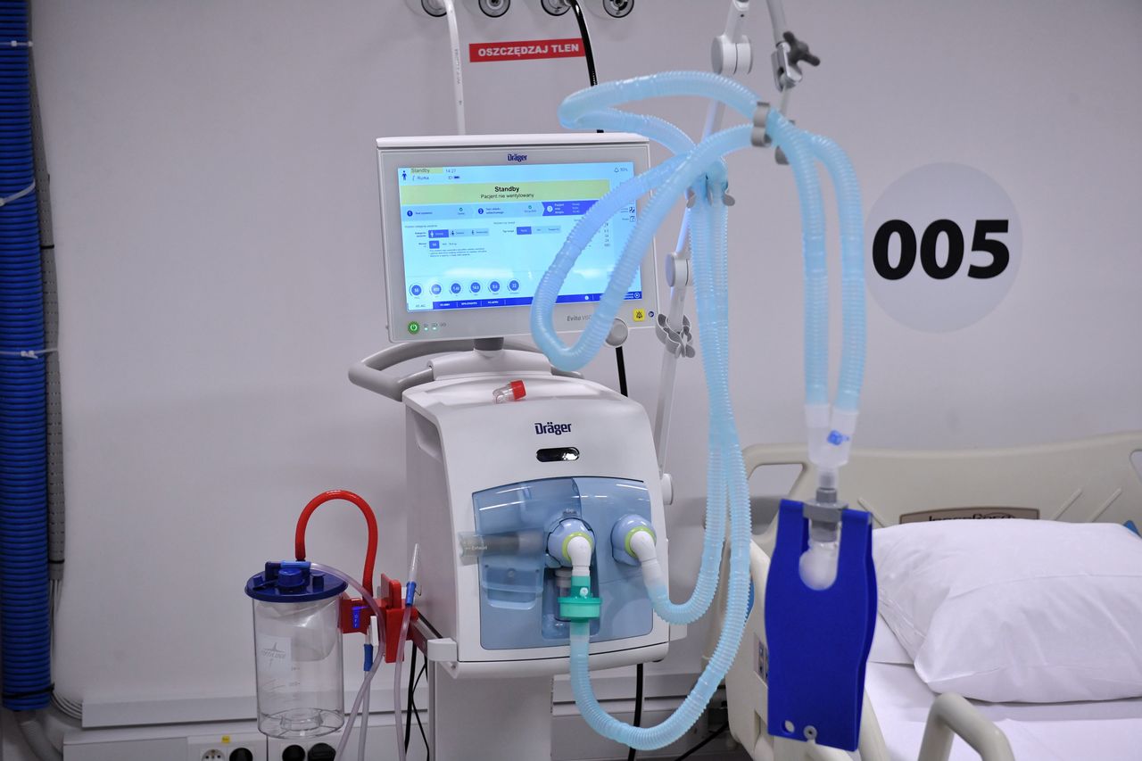 Koronawirus. Warszawa otrzymała od rządu dwa respiratory, w tym jeden działający