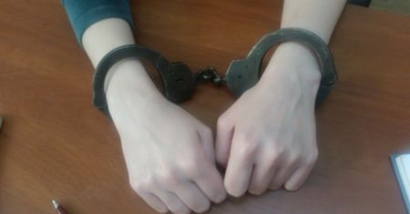 Awantura, alkohol i dzieci w domu. Matka z promilami trafiła do izby wytrzeźwień – dzieci pod opieką rodziny