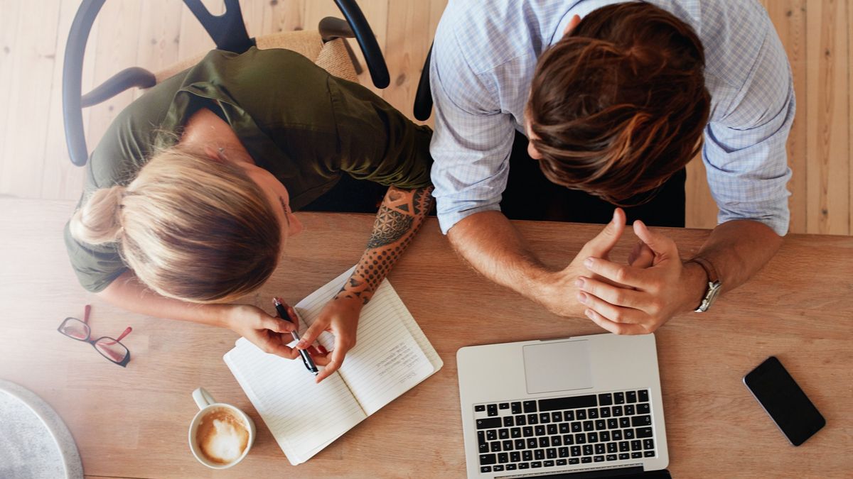 Połowa osób będących w związkach wychodzi z założenia, że "co moje to twoje" i nie widzi przeszkód, aby wydatki były pokrywane ze wspólnych pieniędzy. 