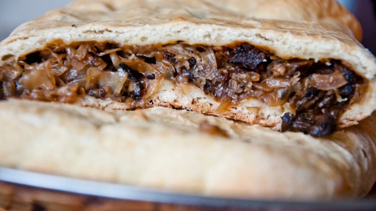 Zamiast kilkadziesięciu pierogów zrób jeden wigilijny kulebiak