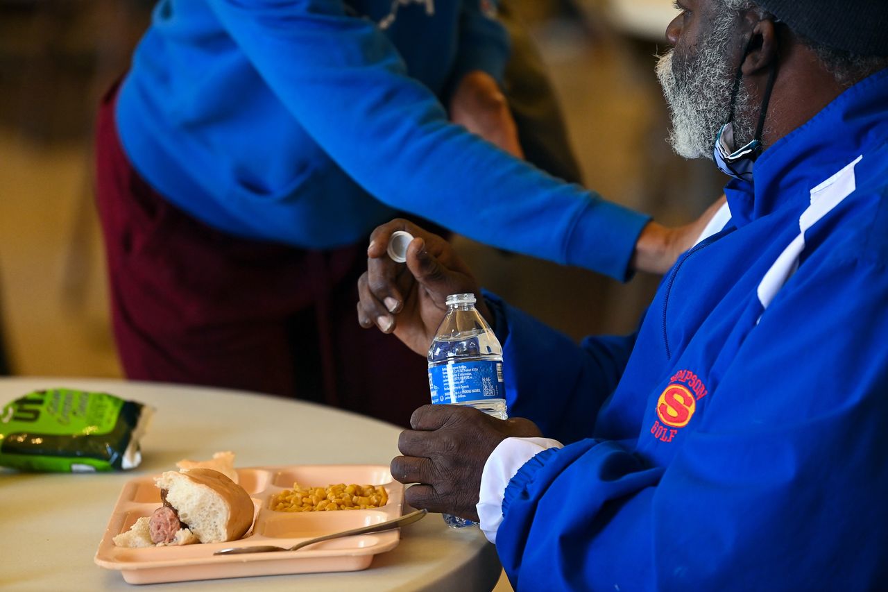 The expert commented on drinking water during meals.