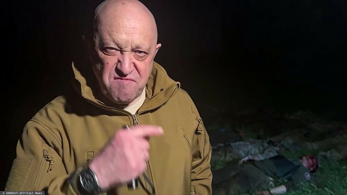 Prigo?yn o?wiadczy?, ?e 10 maja grupa Wagnera opu?ci Bachmut
EDITORS NOTE: Graphic content / This video grab taken from a handout footage posted on May 5, 2023 on the Telegram account of the press-service of Concord -- a company linked to the chief of Russian mercenary group Wagner, Yevgeny Prigozhin -- shows Yevgeny Prigozhin addressing the Russian army's top brass standing in front of bodies he presented as fallen Wagner fighters at an undisclosed location. - The head of Russian paramilitary group Wagner on Friday lashed out at Russian army chiefs with an expletive-laden rant in a video showing dozens of dead bodies. In the video on his Telegram channel, Yevgeny Prigozhin accused Defence Minister Sergei Shoigu and chief of staff Valery Gerasimov, of failing to provide his fighters with enough ammunition. (Photo by Handout / TELEGRAM/ @concordgroup_official / AFP) / RESTRICTED TO EDITORIAL USE - MANDATORY CREDIT "AFP PHOTO /  Telegram channel of Concord group" - NO MARKETING - NO ADVERTISING CAMPAIGNS - DISTRIBUTED AS A SERVICE TO CLIENTS
HANDOUT