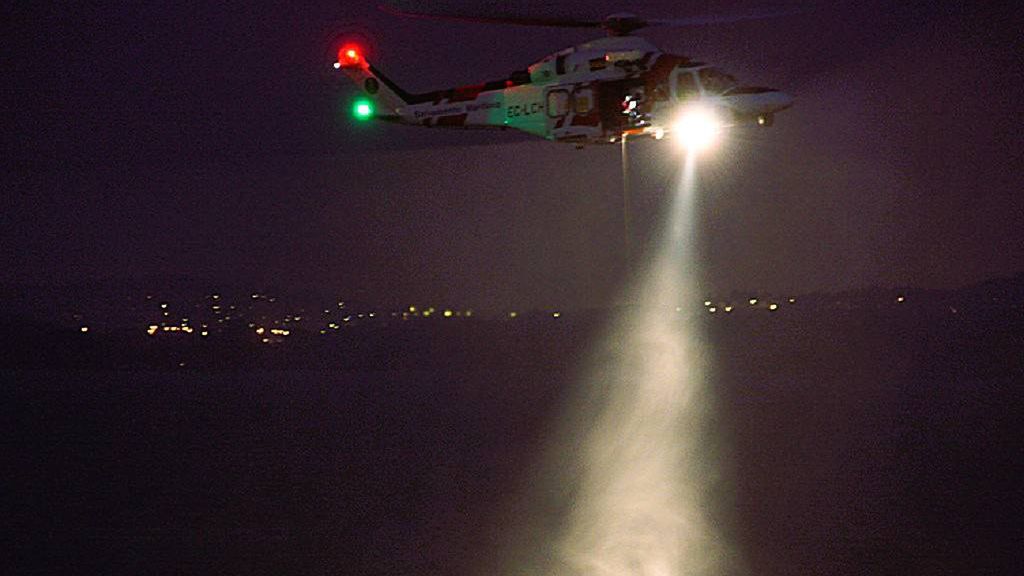 Poszukiwania studenta porwanego przez falę trwają