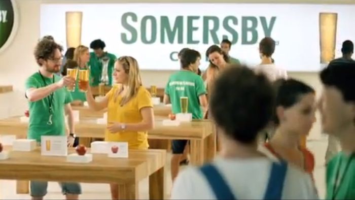 W skrócie: Windows Phone'y sprzedają się lepiej od iPhone'ów, 6,4-calowy smartfon Sony, Somersby nabija się z Apple'a 1