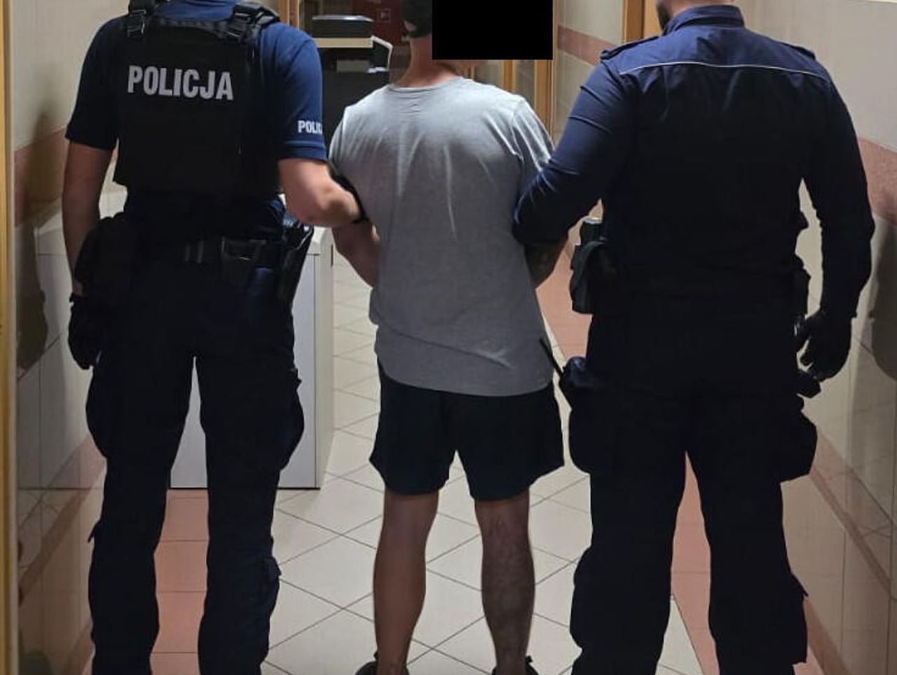 Warszawa: Recydywista atakował kobiety w tramwaju. Zrywał z nich złotą biżuterię i uciekał