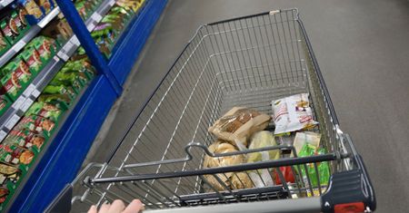 Wychodzisz ze sklepu z kilkoma torbami? Sprawdź, czy nie łapiesz się na te sztuczki