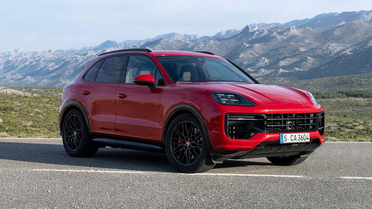 Porsche Cayenne GTS (2024)