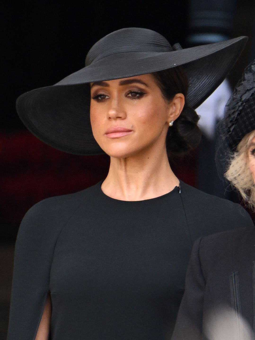 Meghan Markle chce rozmawiać z królem Karolem w cztery oczy