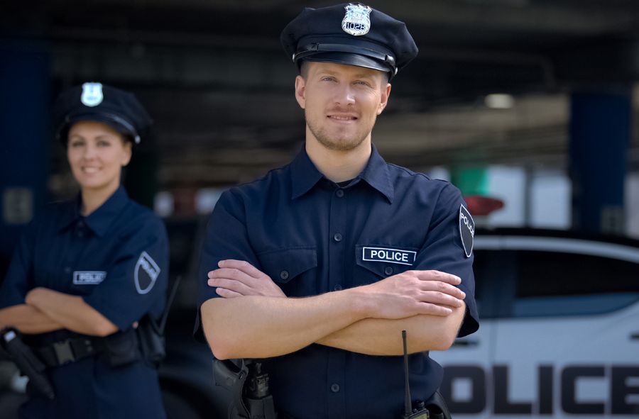 Police officers descended on a mall in Ploiești, hoping to convi