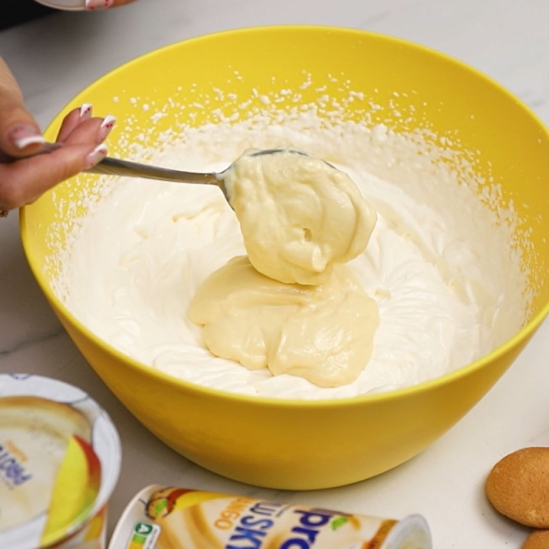 Bazą kremu jest Alpro Mango Skyr Style