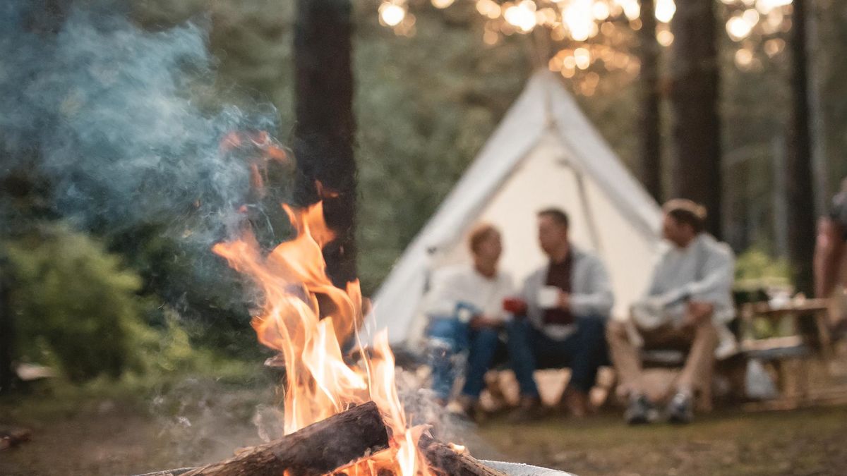 Rozbić namiot i rozpalić ognisko można nawet w nieiwlkiej