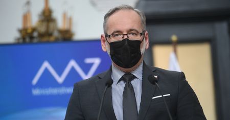 Indyjski i południowoafrykański wariant koronawirusa w Polsce. Niedzielski podaje dane