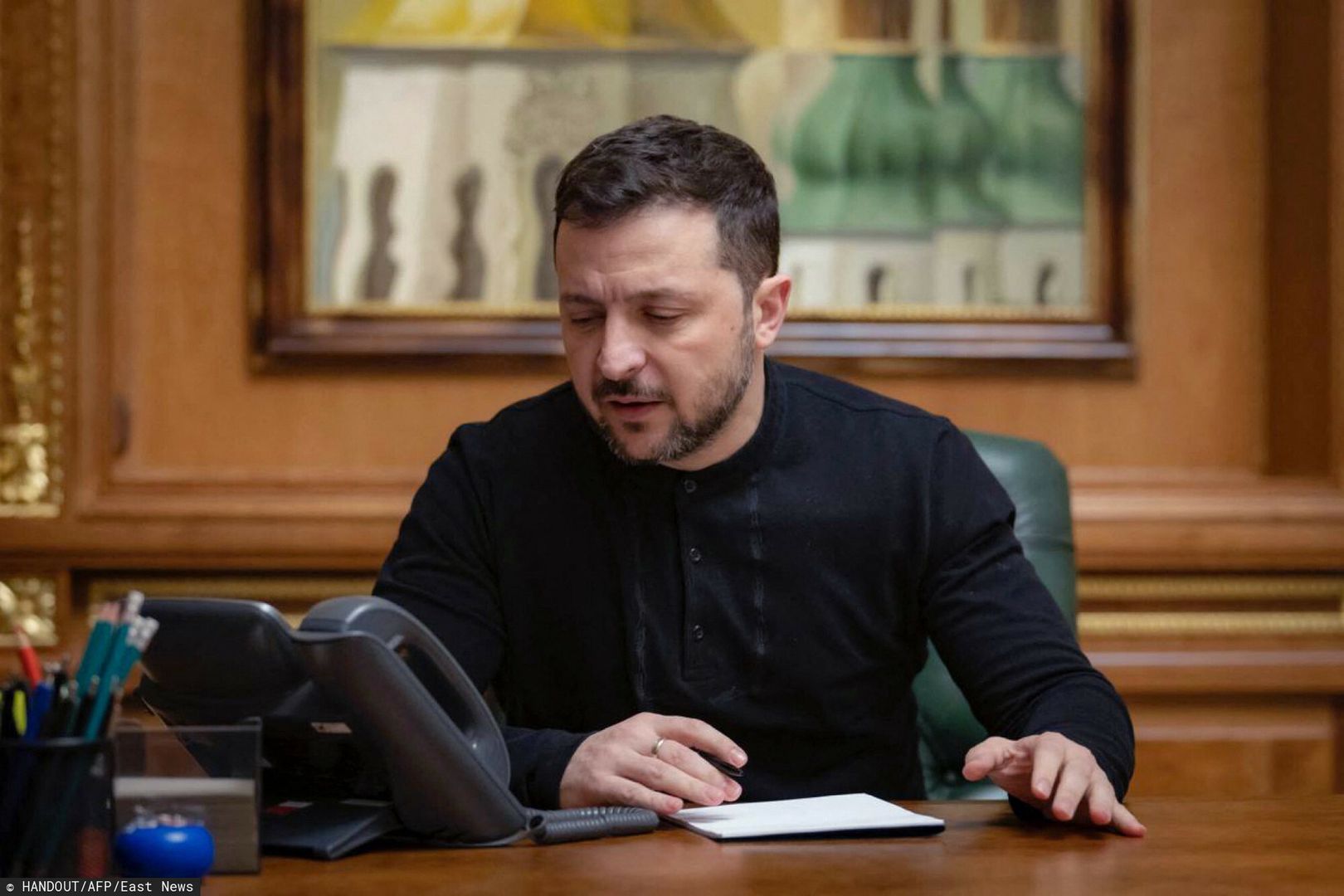 Archiwum zagraniczne East News 2025-02
This handout photograph taken and released by the Ukrainian Presidential Press Service on February 12, 2025, shows Ukraine's President Volodymyr Zelensky speaking during a phone call with the US president while sitting at his office in Kyiv, amid the Russian invasion of Ukraine. (Photo by Handout / UKRAINIAN PRESIDENTIAL PRESS SERVICE / AFP) / XGTY / RESTRICTED TO EDITORIAL USE - MANDATORY CREDIT "AFP PHOTO / Ukrainian Presidential Press Service" - NO MARKETING NO ADVERTISING CAMPAIGNS - DISTRIBUTED AS A SERVICE TO CLIENTS
HANDOUT