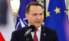 Sikorski zrobił ankietę ws. premiera z PiS. Tego się nie spodziewał