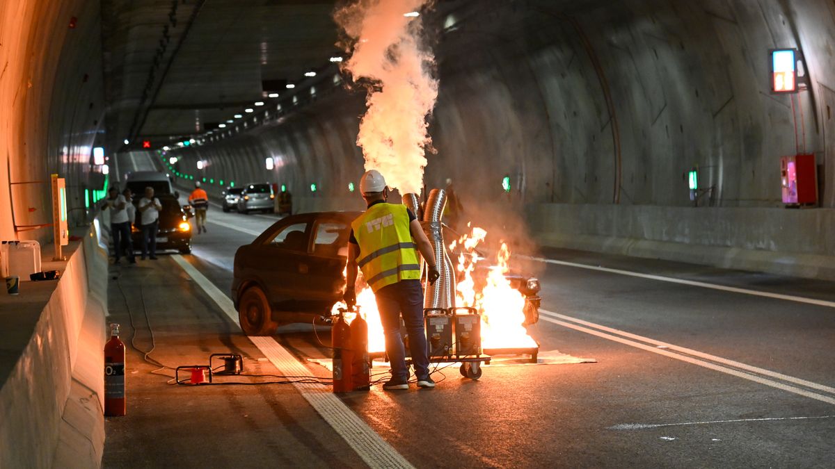 Ćwiczenia służb w tunelu pod Świną