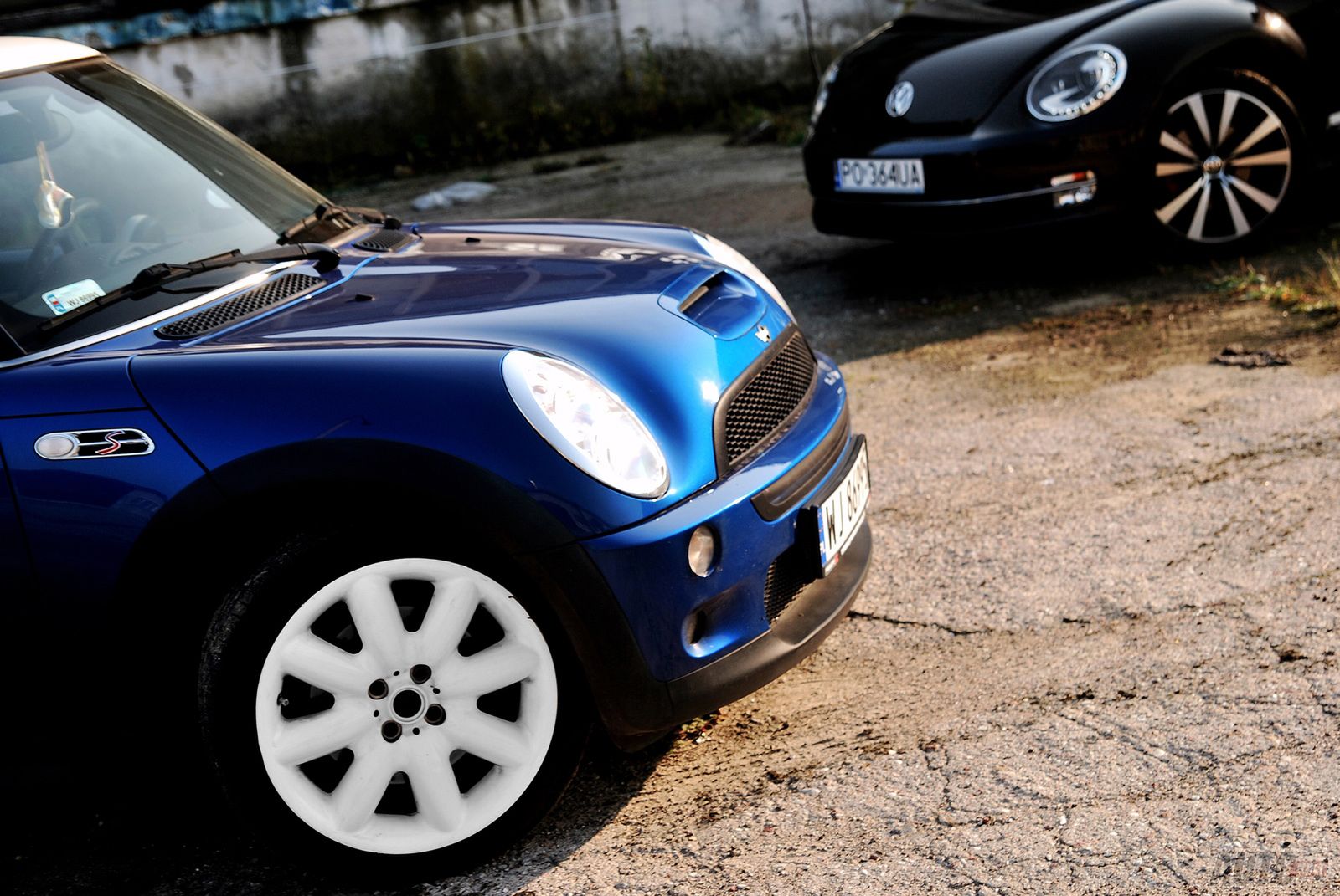 Volkswagen Beetle Sport 2,0 TSI DSG vs. Mini Cooper S