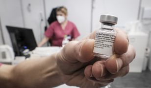 Firmy farmaceutyczne testują skuteczność szczepień na COVID u nastolatków