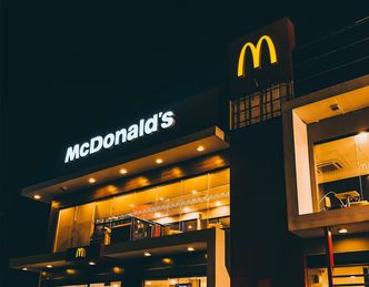 McDonald's w Polsce. Jak gigant wpływa na gospodarkę? Pokazał dane o zatrudnieniu