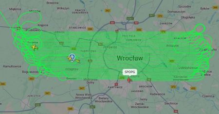 Samolot krążył nad Wrocławiem. Przeleciał ponad 50 razy