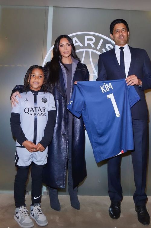 Kardashian pozuje do zdjęcia z prezydentem PSG