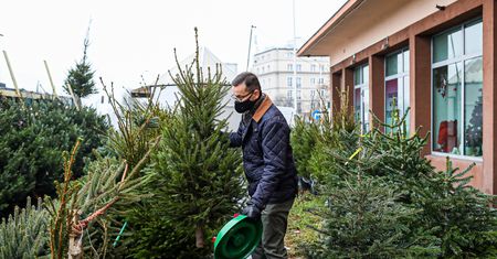 Morawiecki na zakupach. Nie był sam. Mamy zdjęcia!