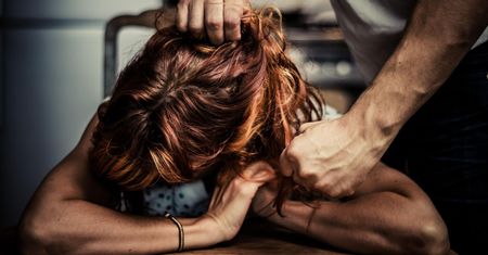 Są bite i maltretowane psychicznie. Tkwią w koszmarze latami