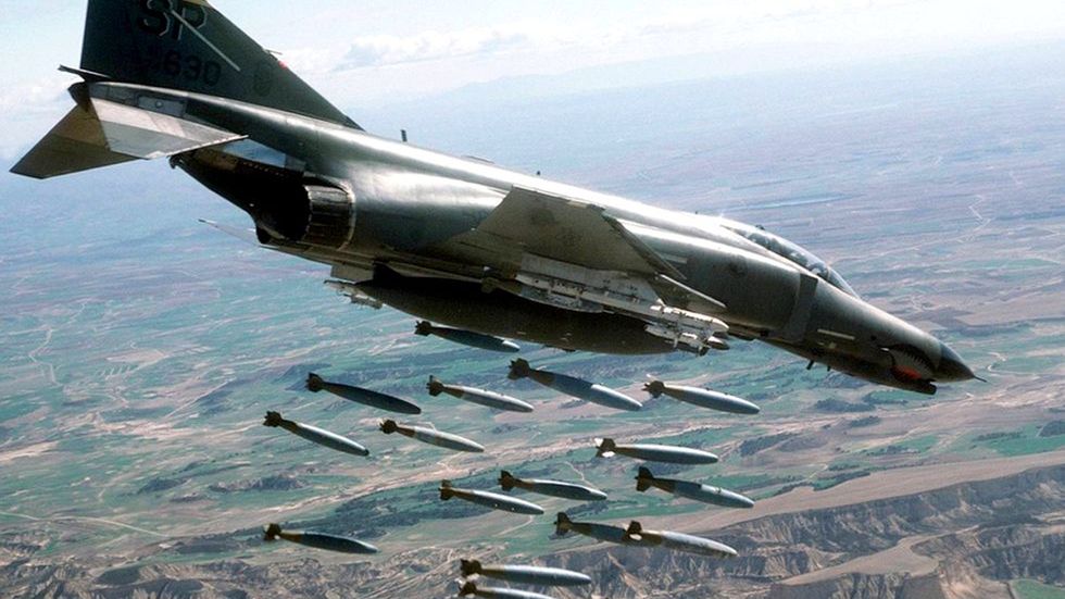 Co się stanie, gdy bomba nie odczepi się prawidłowo od samolotu? 1