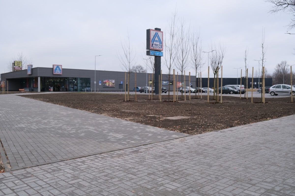 Skwer przed sklepem Aldi przy ul. Gospodarczej w Lublinie