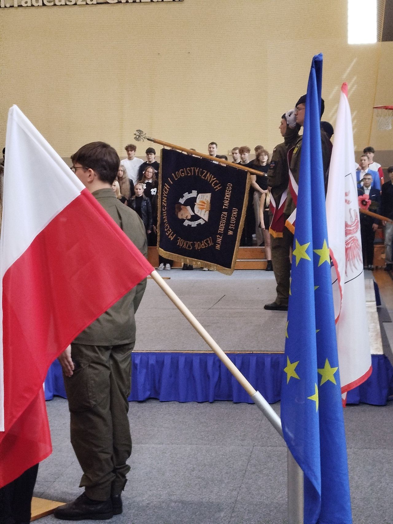 Słupsk: Dzień Edukacji Narodowej w "Mechaniku". Ślubowanie klas mundurowych