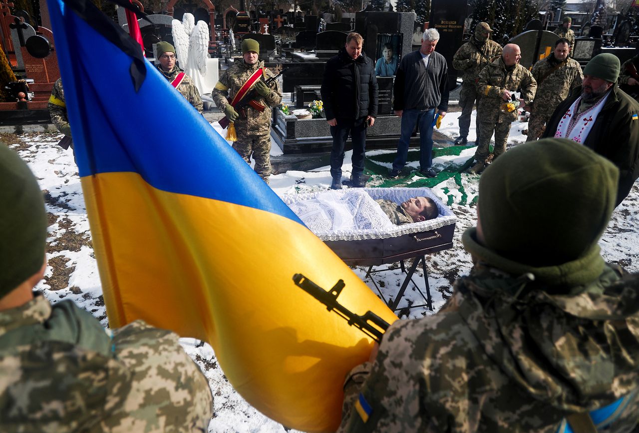 Wojna w Ukrainie. Pochowany z honorami, żołnierze oddali mu cześć