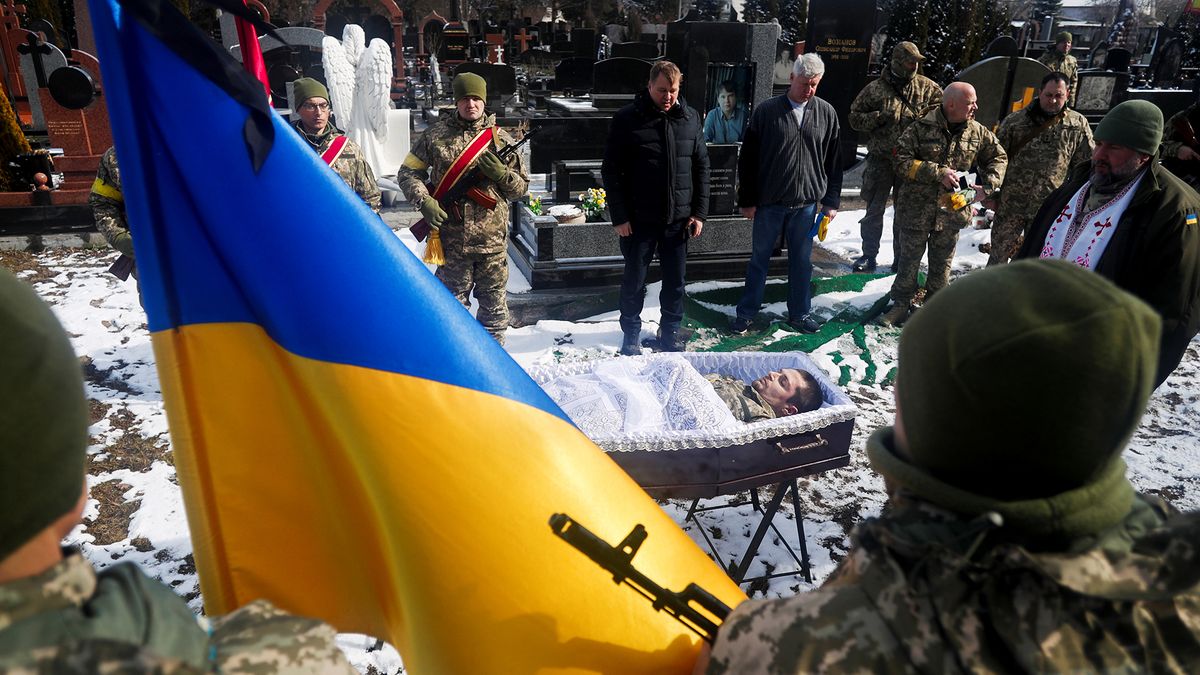 Wojna w Ukrainie. Pochowany z honorami, żołnierze oddali mu cześć 1