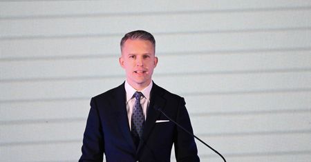 Wielomilionowe zarobki w porcie. Zaatakował wiceprezesa PiS